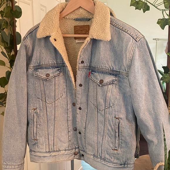 Levi's Jackets & Blazers - Levis ex boyfriend premium sherpa